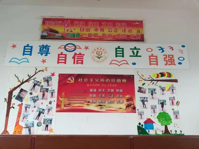 要對校園人文環境進行精心設計，充分發揮學生的主體性